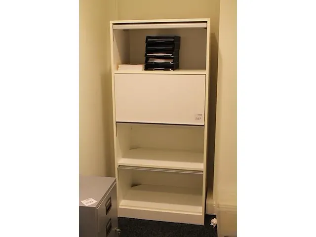 Vakkenkast met opklapbare deuren. afmeting 80 x 50 cm. hoogte 175 cm. - afbeelding 2 van  3