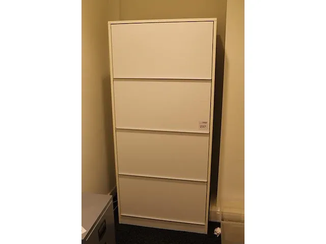 Vakkenkast met opklapbare deuren. afmeting 80 x 50 cm. hoogte 175 cm. - afbeelding 3 van  3