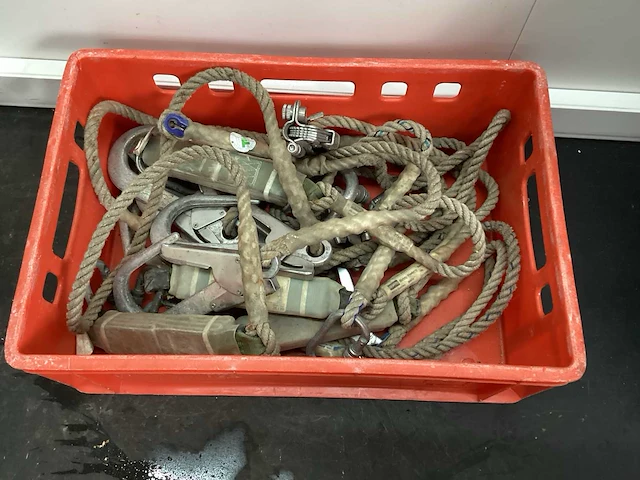 Valbeveiliging - elektrische kettingtakels (2x) - afbeelding 1 van  1