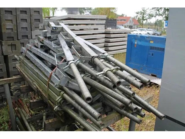 Valbeveiligings-steunen / -rekken op pallet, 28 stuks - afbeelding 3 van  3