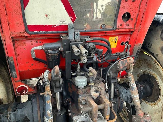Valmet 805 vierwielaangedreven landbouwtractor - afbeelding 11 van  33