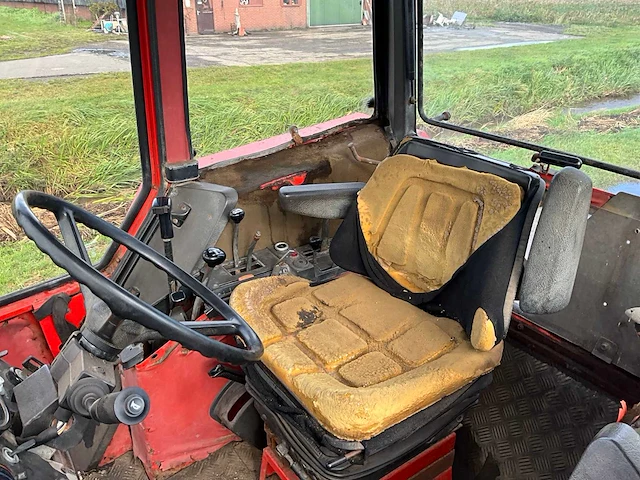 Valmet 805 vierwielaangedreven landbouwtractor - afbeelding 19 van  33