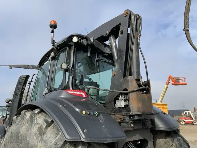 Valtra t-series / t214 dac24 5 vierwielaangedreven landbouwtractor combinatie - afbeelding 4 van  18