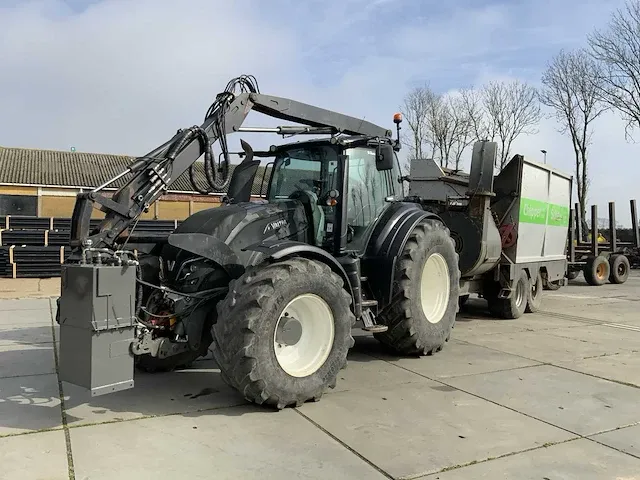 Valtra t-series / t214 dac24 5 vierwielaangedreven landbouwtractor combinatie - afbeelding 1 van  18