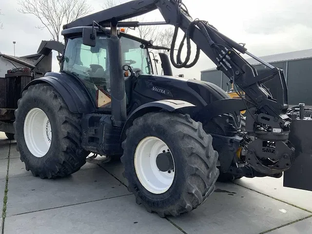 Valtra t-series / t214 dac24 5 vierwielaangedreven landbouwtractor combinatie - afbeelding 12 van  18