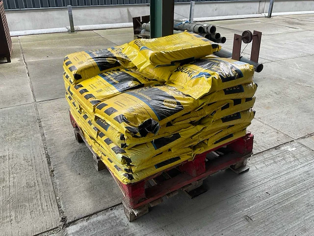 Van den broek koud asfalt reparatie à 25kg (35x) - afbeelding 2 van  4
