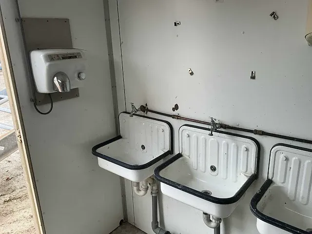 Van der roest & busker su sanitair container - afbeelding 13 van  13