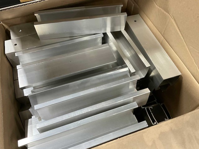 Van der valk - aluminium profiel tbv stalen golfplaten lengte 220 mm (300x) - afbeelding 3 van  4