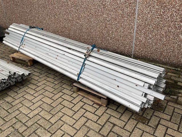Van der valk - aluminium side++montageprofiel lengte 350 cm (146x) - afbeelding 1 van  2