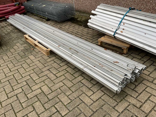 Van der valk - aluminium side++montageprofiel lengte 465 cm (38x) - afbeelding 1 van  2