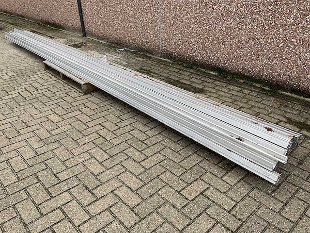 Van der valk - aluminium side++montageprofiel lengte 580 cm (24x) - afbeelding 1 van  2