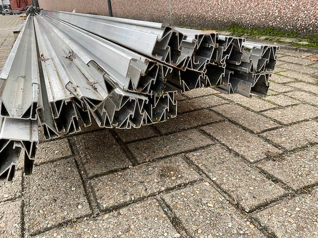 Van der valk - aluminium side++montageprofiel lengte 580 cm (24x) - afbeelding 2 van  2