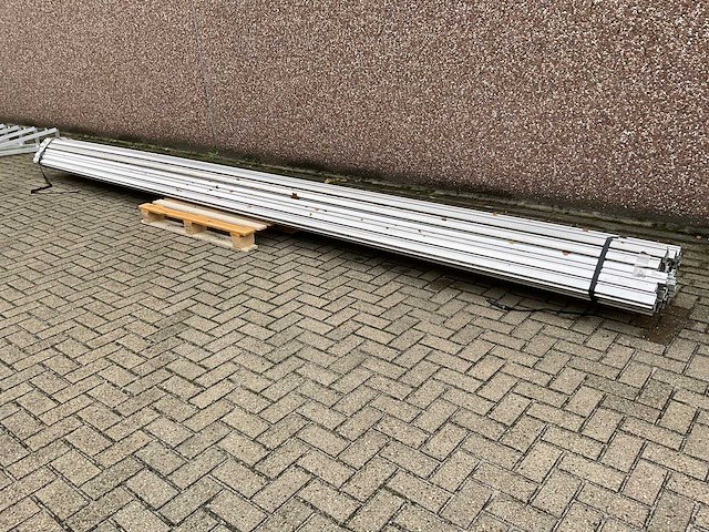 Van der valk - aluminium side++montageprofiel lengte 580 cm - afbeelding 1 van  2