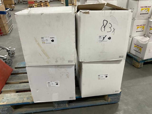 Van der valk - circa 500 stuks kunststof eindkappen - afbeelding 1 van  4