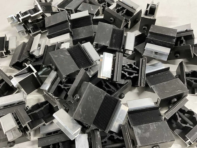 Van der valk - eindklem aluminium 28-50 zwart (90x) - afbeelding 1 van  3