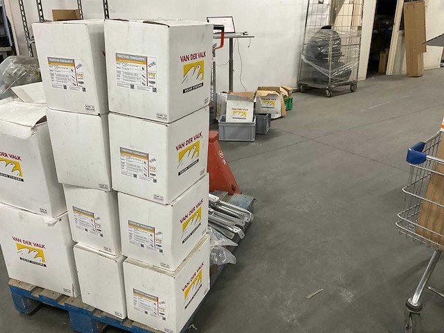 Van der valk - partij diverse (bevestigings) materialen - afbeelding 1 van  5