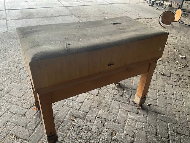 Van dijk’s hakblok tafel - afbeelding 4 van  6