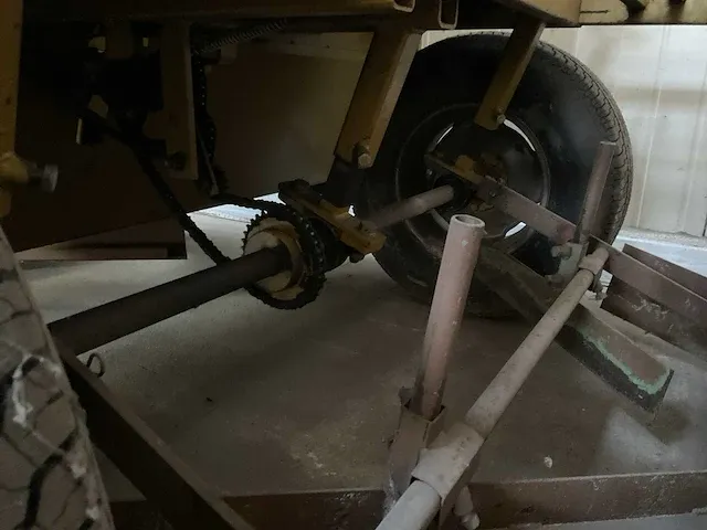Van hienen bollenplantmachine - afbeelding 6 van  20