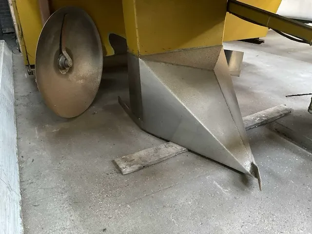 Van hienen bollenplantmachine - afbeelding 15 van  20