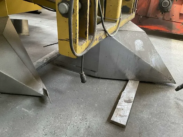 Van hienen bollenplantmachine - afbeelding 16 van  20