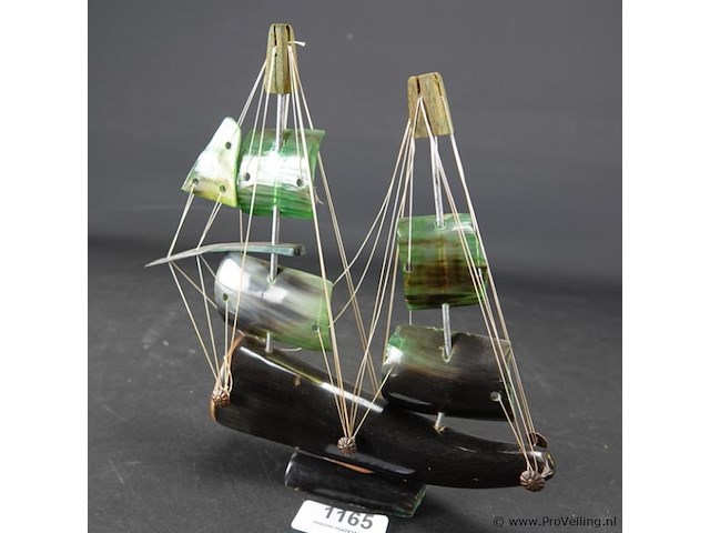 Van hoorn vervaardigde tweemaster - afbeelding 1 van  5