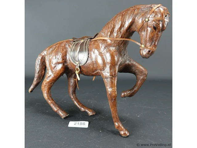 Van leder vervaardigd paard - afbeelding 1 van  5