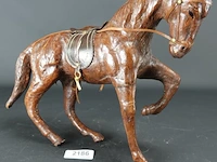 Van leder vervaardigd paard - afbeelding 1 van  5