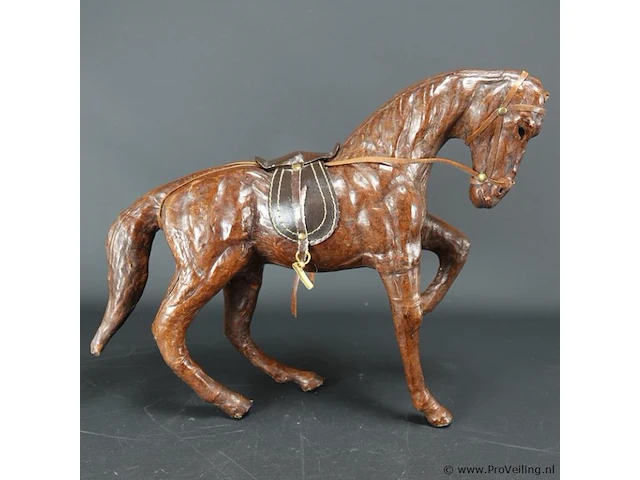 Van leder vervaardigd paard - afbeelding 2 van  5