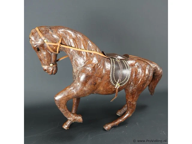 Van leder vervaardigd paard - afbeelding 3 van  5