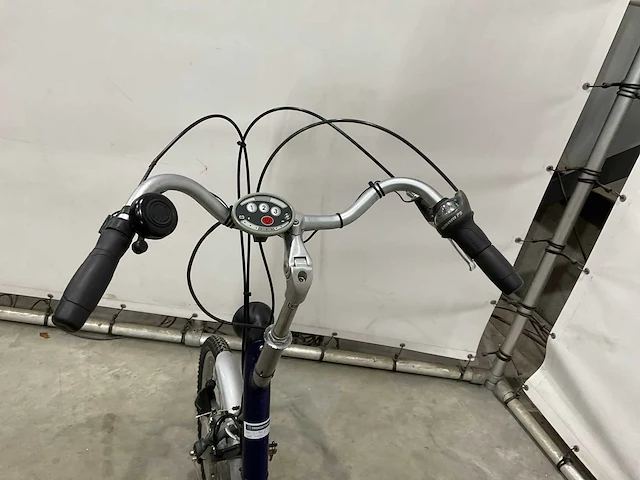 Van raam maxi elektrische driewieler - afbeelding 2 van  13