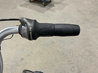 Van raam maxi elektrische driewieler - afbeelding 3 van  13