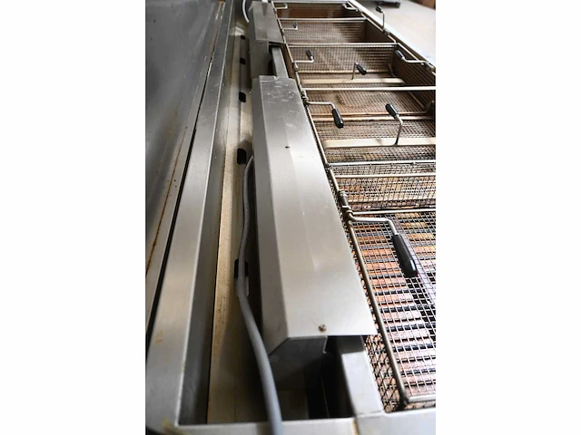 Van ‘t wout 5-delige oliebollenfriteuse / mobiele rvs werkbank - afbeelding 12 van  14