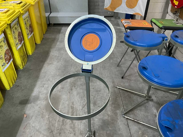 Var afvalzakhouder met deksel (9x) - afbeelding 4 van  4