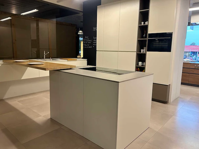 Varenna poliform - picasso - showroomkeuken - afbeelding 1 van  68