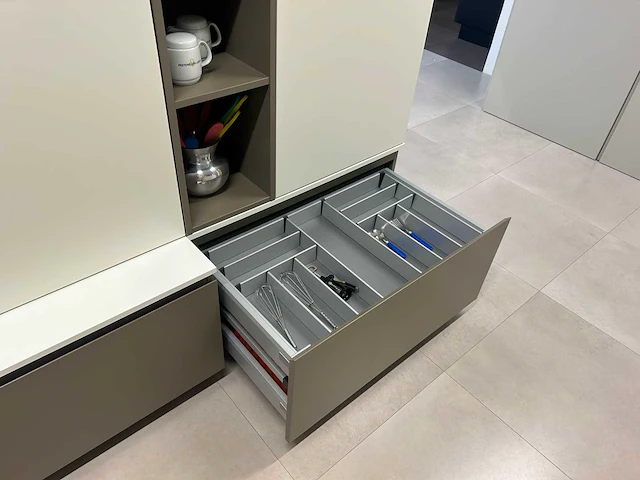 Varenna poliform - picasso - showroomkeuken - afbeelding 51 van  68