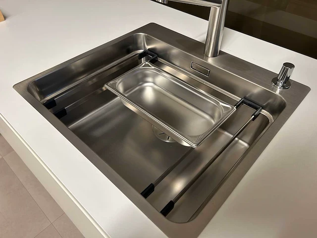 Varenna poliform - picasso - showroomkeuken - afbeelding 3 van  61
