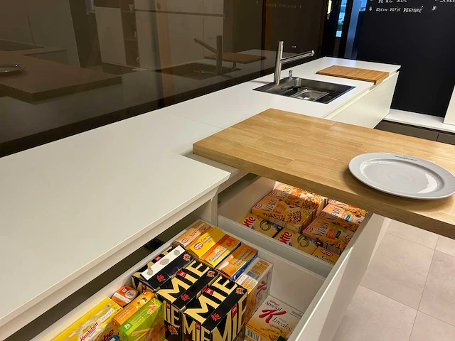 Varenna poliform - picasso - showroomkeuken - afbeelding 17 van  61