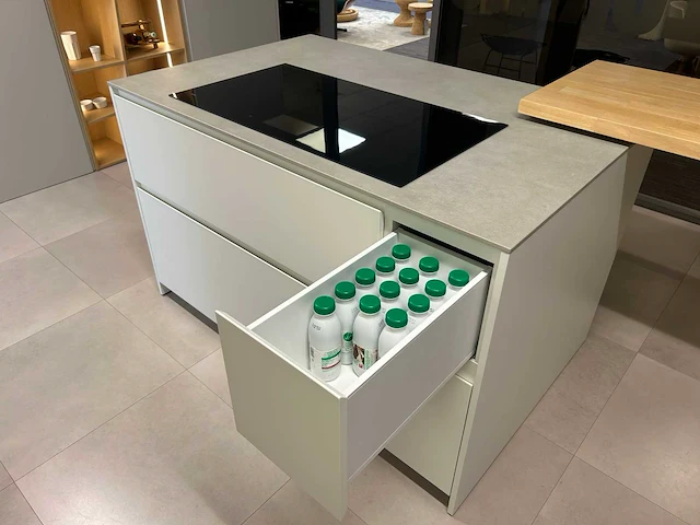 Varenna poliform - picasso - showroomkeuken - afbeelding 26 van  61