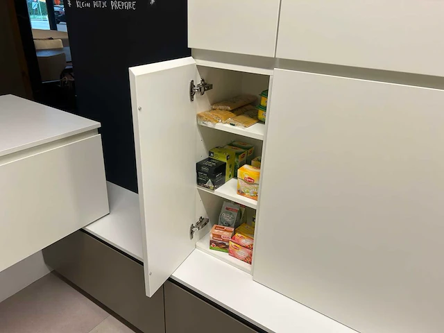 Varenna poliform - picasso - showroomkeuken - afbeelding 42 van  61
