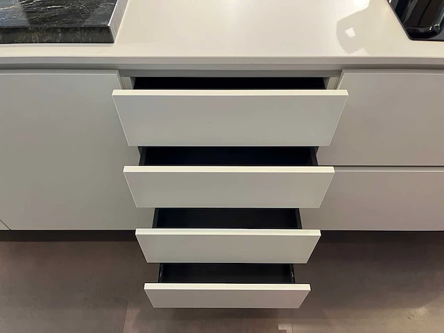 Varenna poliform - showroomkeuken - afbeelding 20 van  57