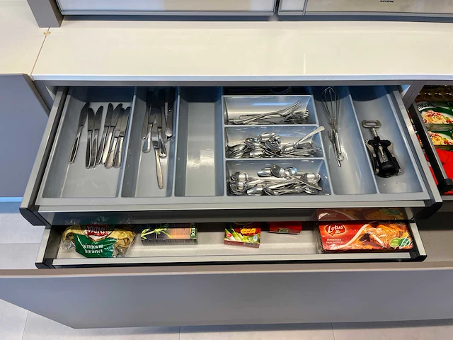 Varenna poliform - showroomkeuken - afbeelding 3 van  45