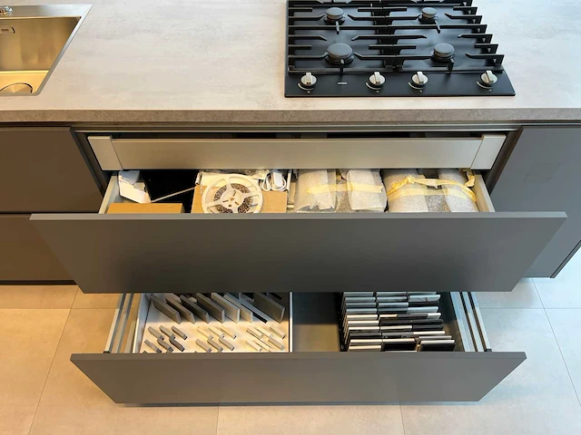 Varenna poliform - showroomkeuken - afbeelding 18 van  45