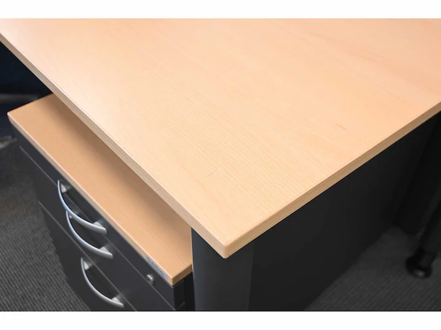 Vario l-bureau (in hoogte verstelbaar) (4x) - afbeelding 2 van  4