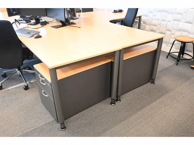Vario l-bureau (in hoogte verstelbaar) (4x) - afbeelding 3 van  4
