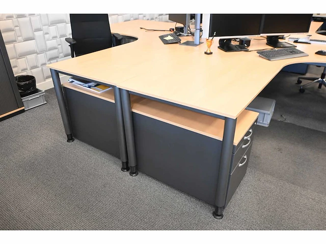 Vario l-bureau (in hoogte verstelbaar) (4x) - afbeelding 2 van  3