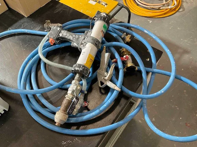 Various compressed air equipment - afbeelding 1 van  1