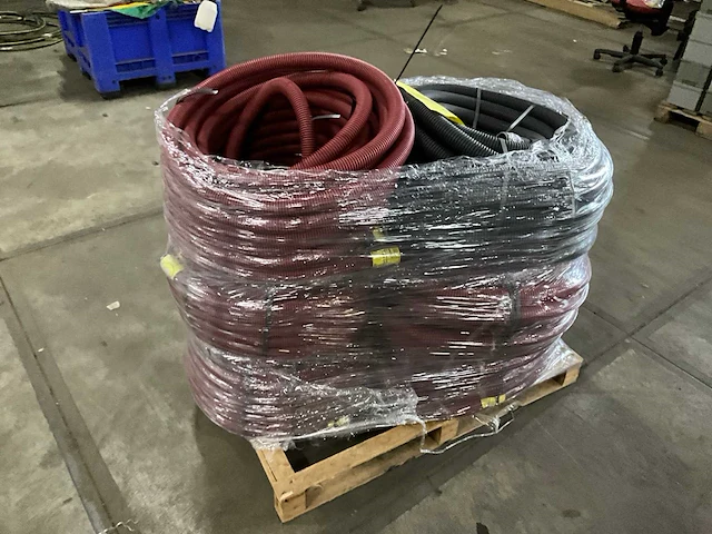 Various contractor materials - afbeelding 1 van  2