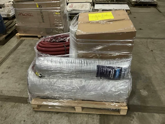 Various contractor materials - afbeelding 1 van  13