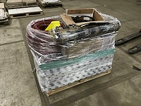 Various contractor materials - afbeelding 1 van  9