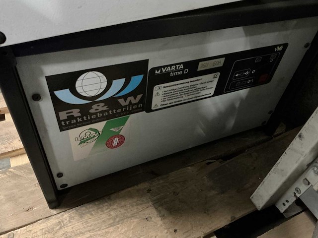 Varta - 36v 60a - acculaders - afbeelding 1 van  1